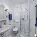 Hotel & 