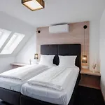Hotel & 