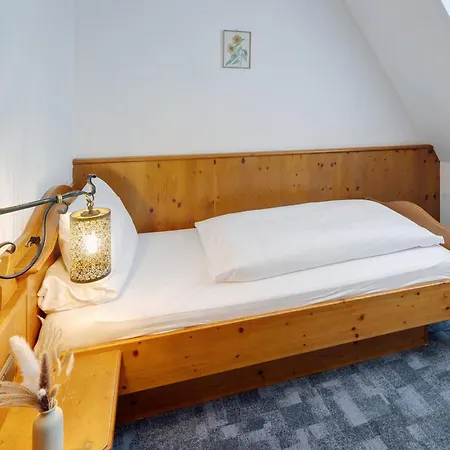 Hotell & 